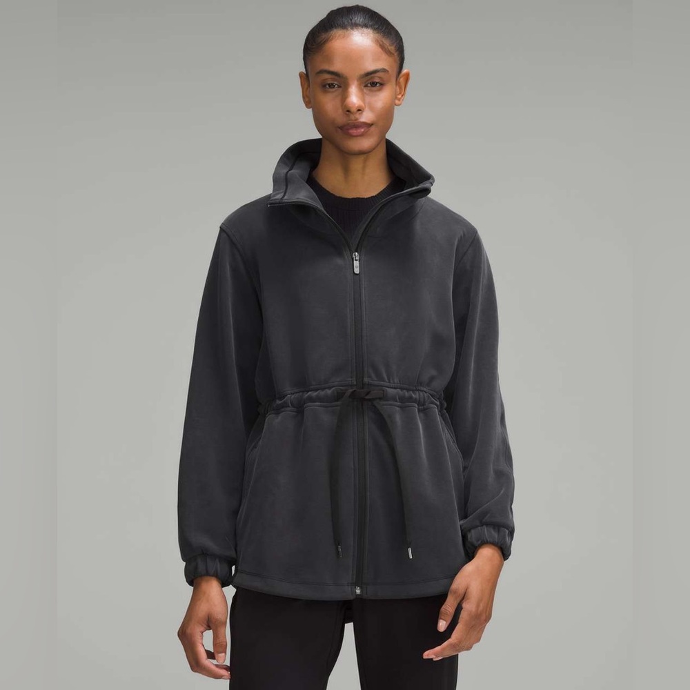 Lululemon Softstreme Cinch-Waist Jacket
Black Size 6
